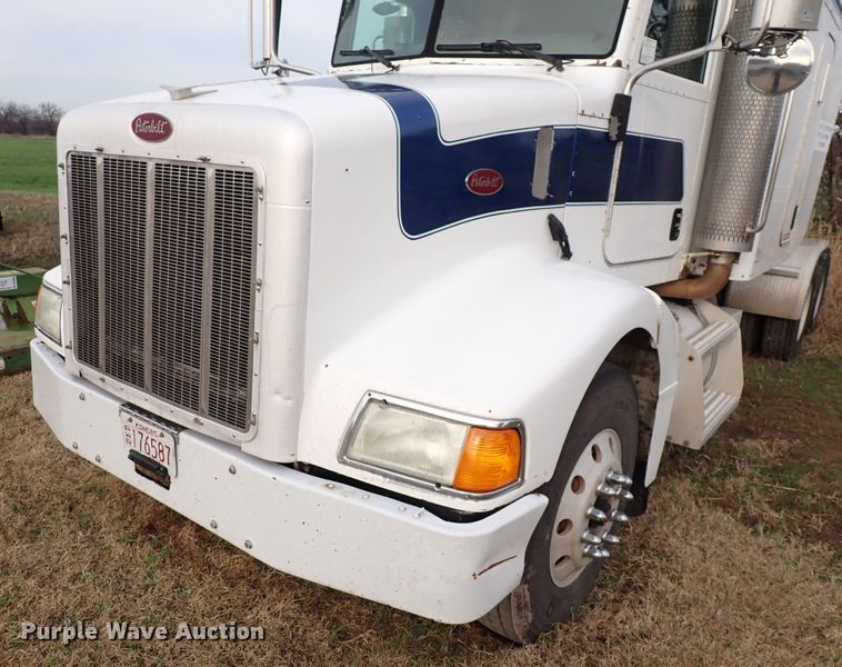 image for item DK4567 2005 Peterbilt 385  semi truck