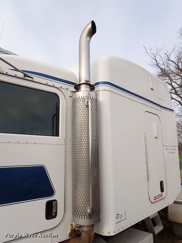 image for item DK4567 2005 Peterbilt 385  semi truck