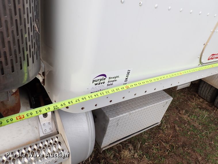 image for item DK4567 2005 Peterbilt 385  semi truck