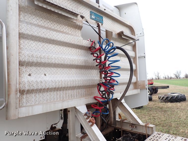 image for item DK4567 2005 Peterbilt 385  semi truck