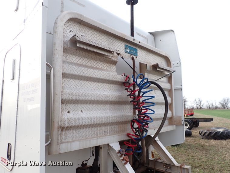 image for item DK4567 2005 Peterbilt 385  semi truck