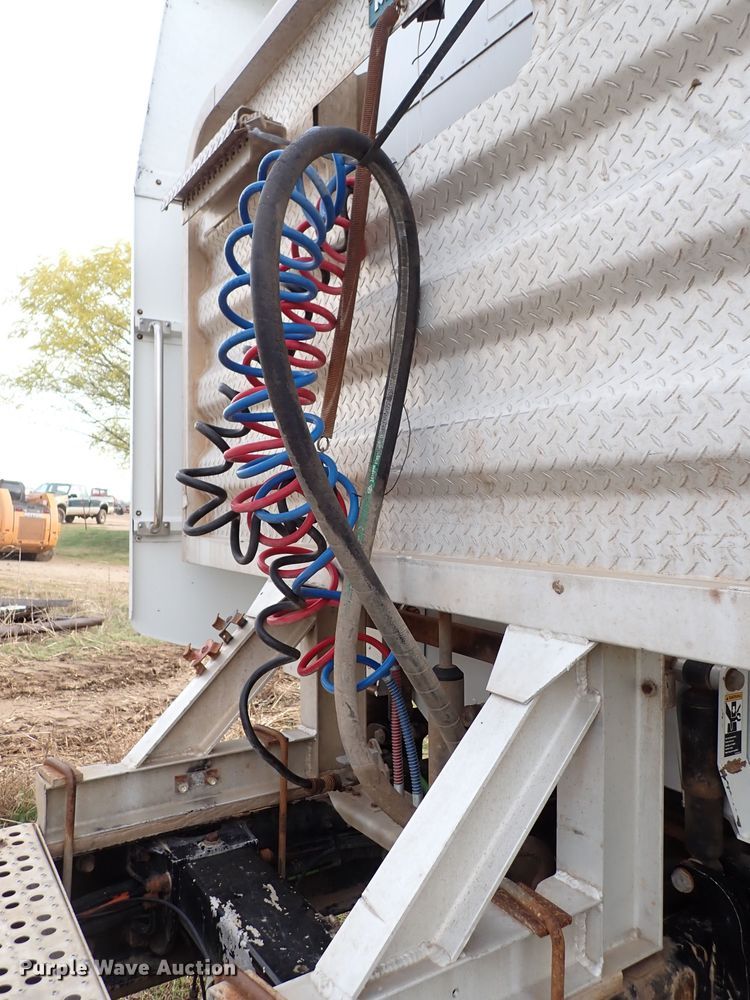 image for item DK4567 2005 Peterbilt 385  semi truck