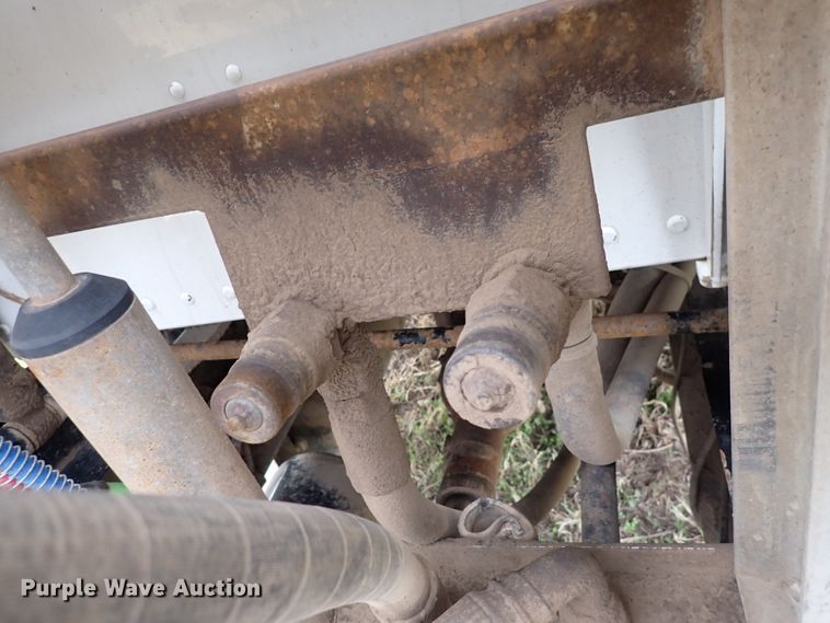 image for item DK4567 2005 Peterbilt 385  semi truck