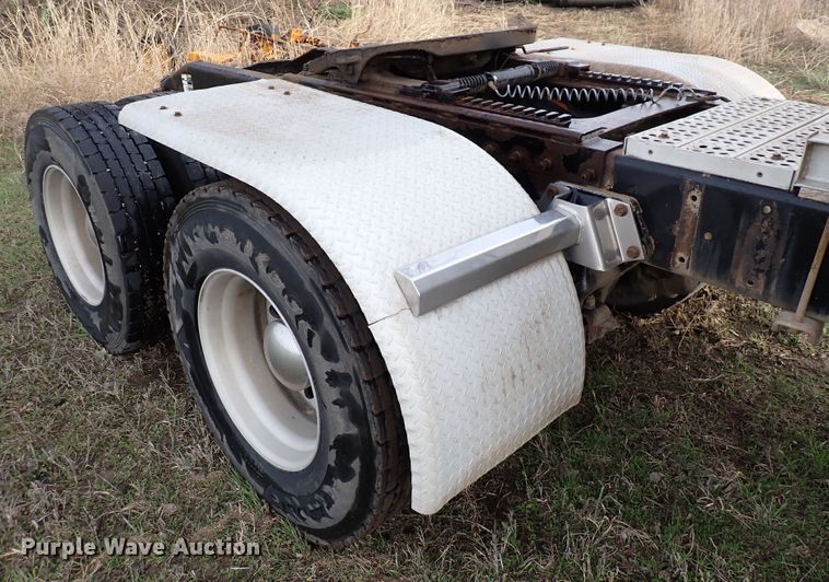 image for item DK4567 2005 Peterbilt 385  semi truck