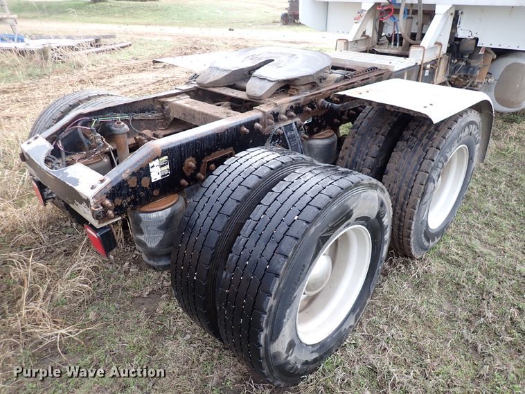 image for item DK4567 2005 Peterbilt 385  semi truck