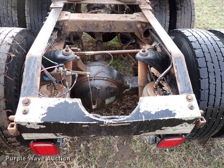 image for item DK4567 2005 Peterbilt 385  semi truck