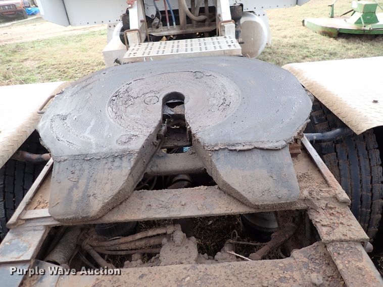 image for item DK4567 2005 Peterbilt 385  semi truck