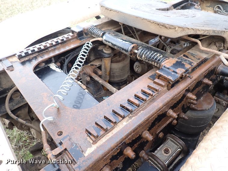 image for item DK4567 2005 Peterbilt 385  semi truck