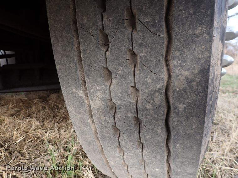 image for item DK4567 2005 Peterbilt 385  semi truck