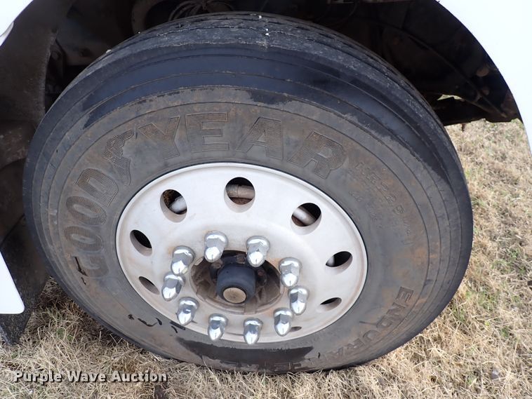 image for item DK4567 2005 Peterbilt 385  semi truck