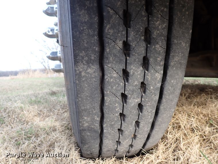 image for item DK4567 2005 Peterbilt 385  semi truck