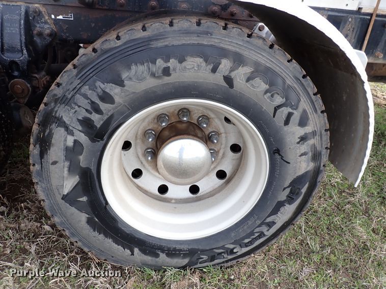 image for item DK4567 2005 Peterbilt 385  semi truck