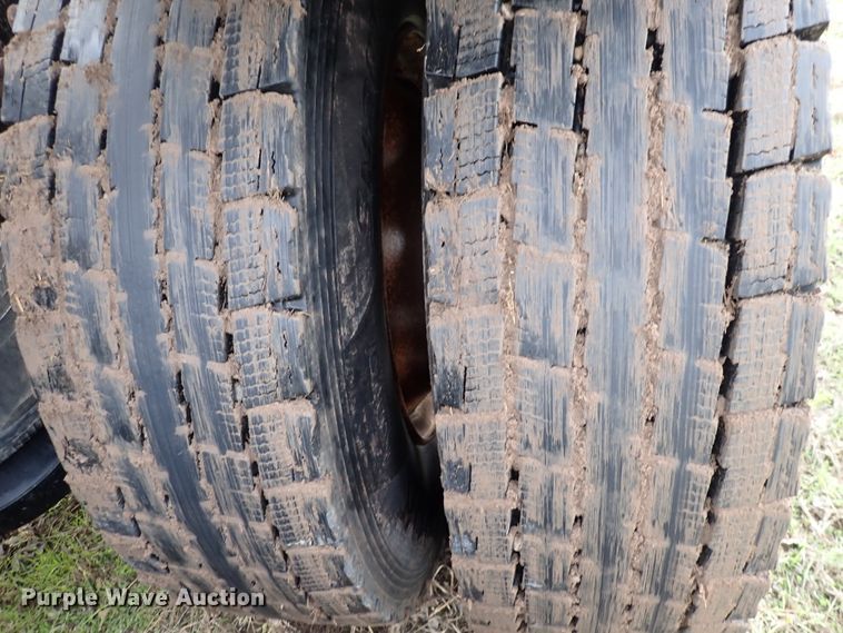 image for item DK4567 2005 Peterbilt 385  semi truck