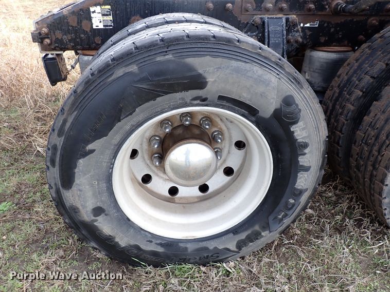 image for item DK4567 2005 Peterbilt 385  semi truck