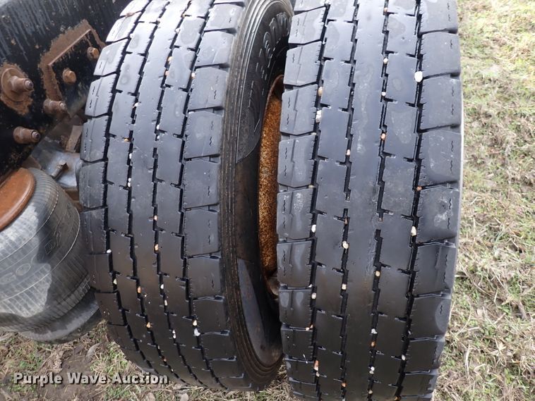 image for item DK4567 2005 Peterbilt 385  semi truck