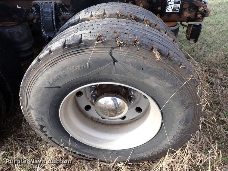 image for item DK4567 2005 Peterbilt 385  semi truck