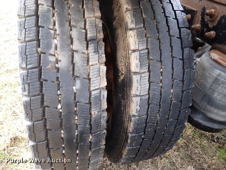 image for item DK4567 2005 Peterbilt 385  semi truck