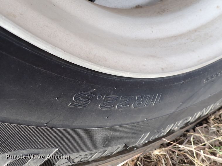 image for item DK4567 2005 Peterbilt 385  semi truck