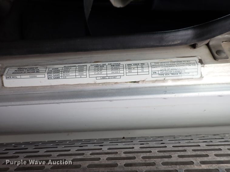 image for item DK4567 2005 Peterbilt 385  semi truck