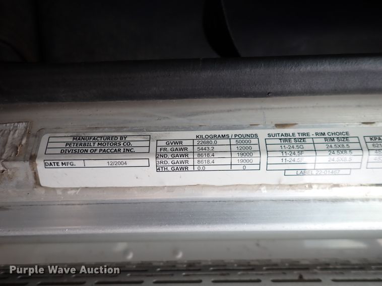 image for item DK4567 2005 Peterbilt 385  semi truck