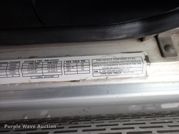 image for item DK4567 2005 Peterbilt 385  semi truck