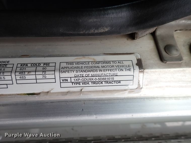 image for item DK4567 2005 Peterbilt 385  semi truck