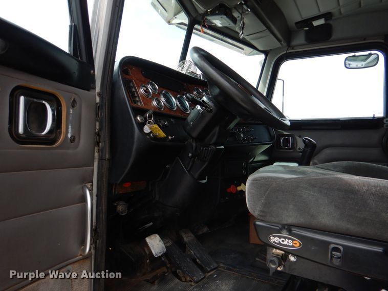 image for item DK5596 2005 Peterbilt 357  semi truck