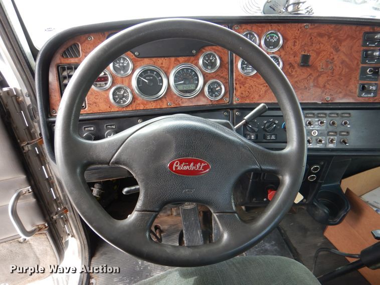 image for item DK5596 2005 Peterbilt 357  semi truck