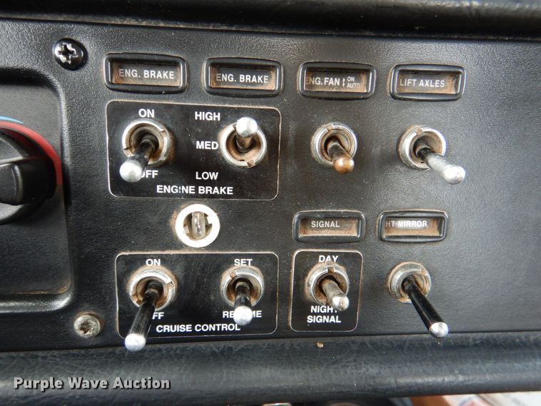 image for item DK5596 2005 Peterbilt 357  semi truck