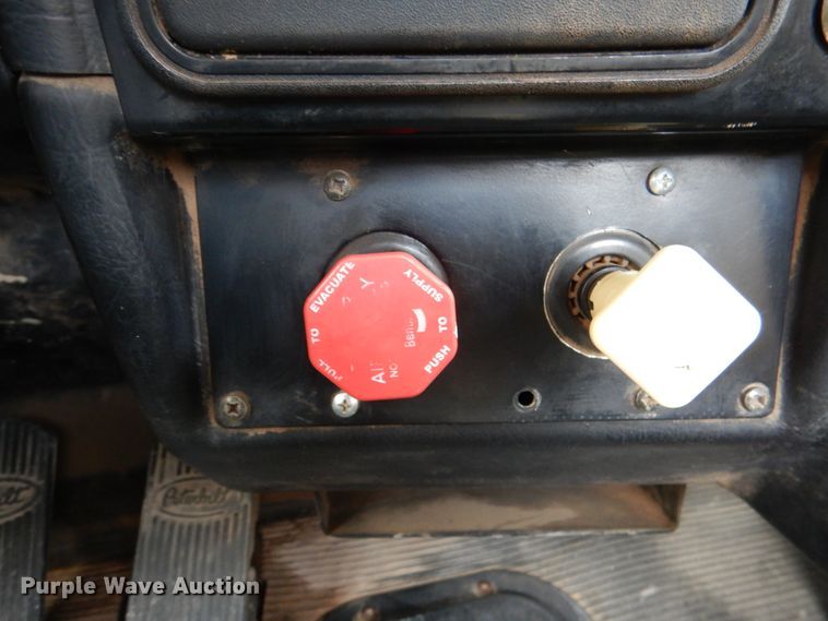 image for item DK5596 2005 Peterbilt 357  semi truck