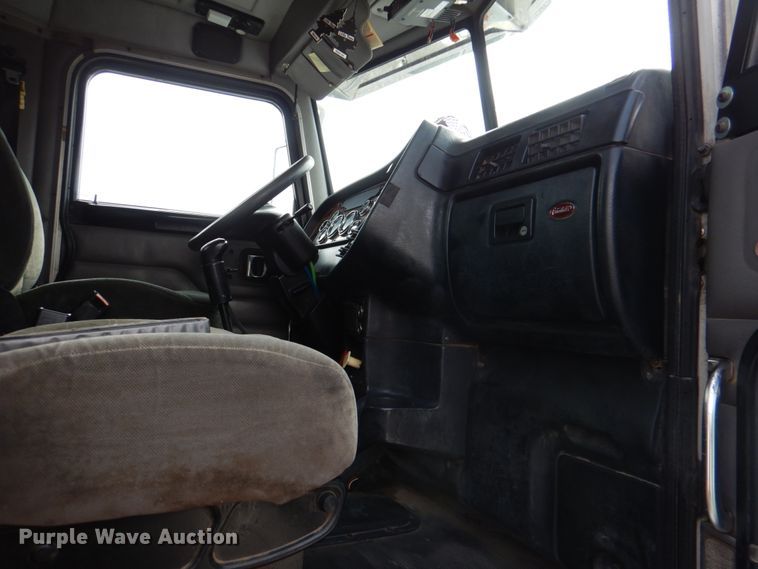 image for item DK5596 2005 Peterbilt 357  semi truck