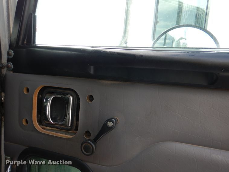 image for item DK5596 2005 Peterbilt 357  semi truck