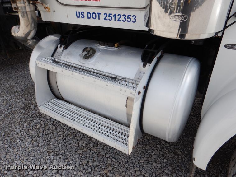 image for item DK5596 2005 Peterbilt 357  semi truck