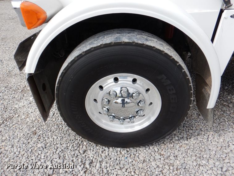 image for item DK5596 2005 Peterbilt 357  semi truck