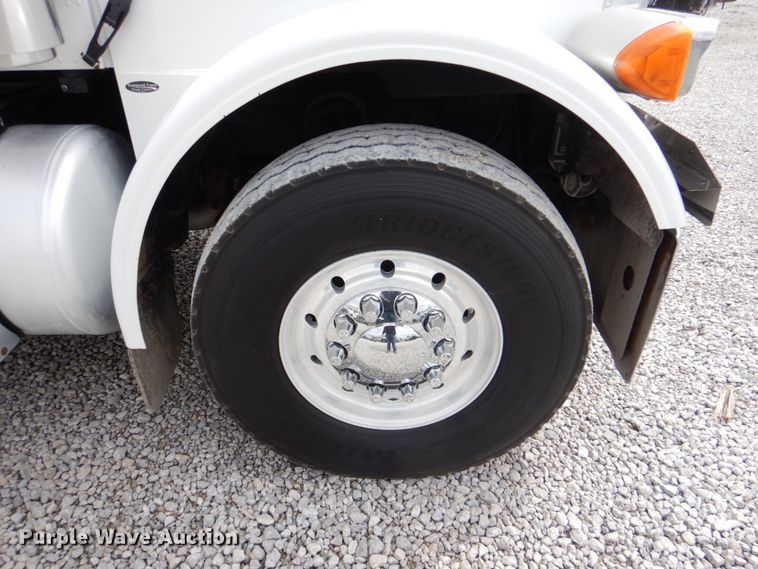 image for item DK5596 2005 Peterbilt 357  semi truck