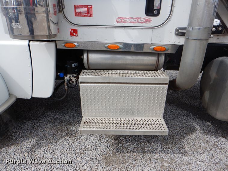 image for item DK5597 2008 Peterbilt 389  semi truck