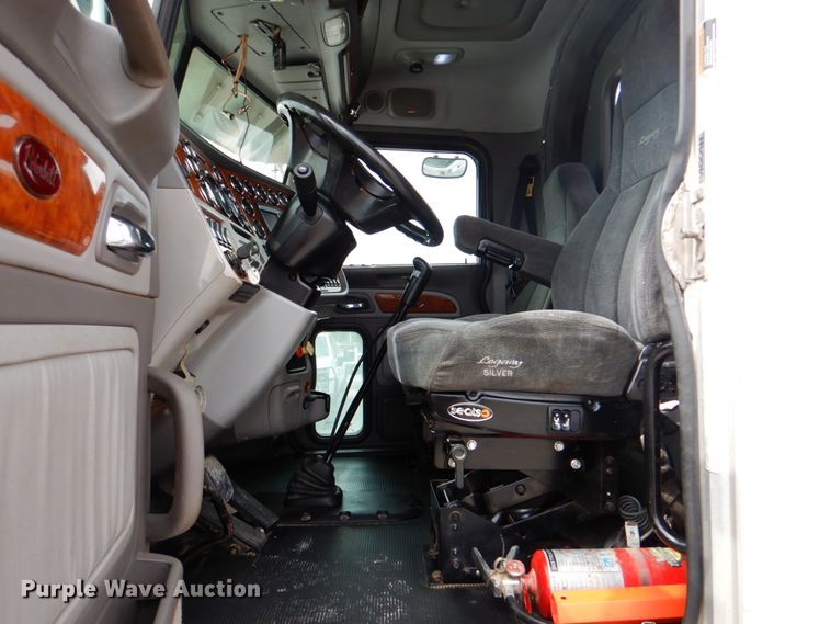 image for item DK5597 2008 Peterbilt 389  semi truck