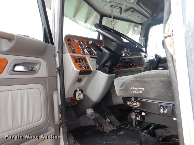 image for item DK5597 2008 Peterbilt 389  semi truck