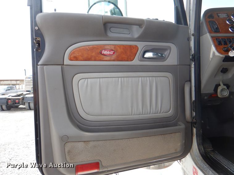 image for item DK5597 2008 Peterbilt 389  semi truck