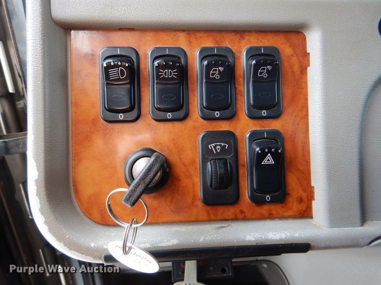 image for item DK5597 2008 Peterbilt 389  semi truck