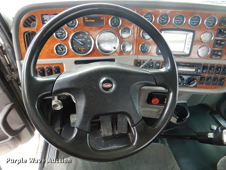 image for item DK5597 2008 Peterbilt 389  semi truck