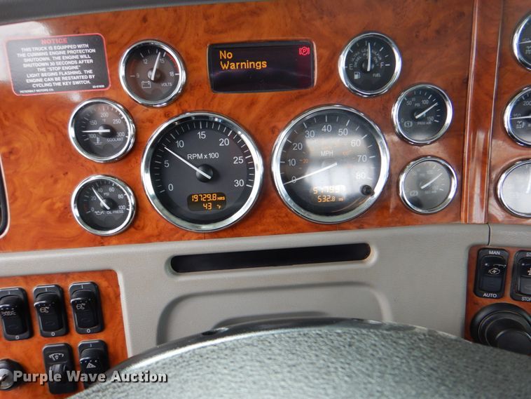 image for item DK5597 2008 Peterbilt 389  semi truck