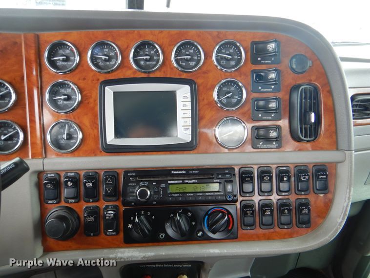 image for item DK5597 2008 Peterbilt 389  semi truck