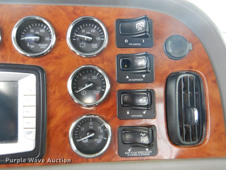 image for item DK5597 2008 Peterbilt 389  semi truck