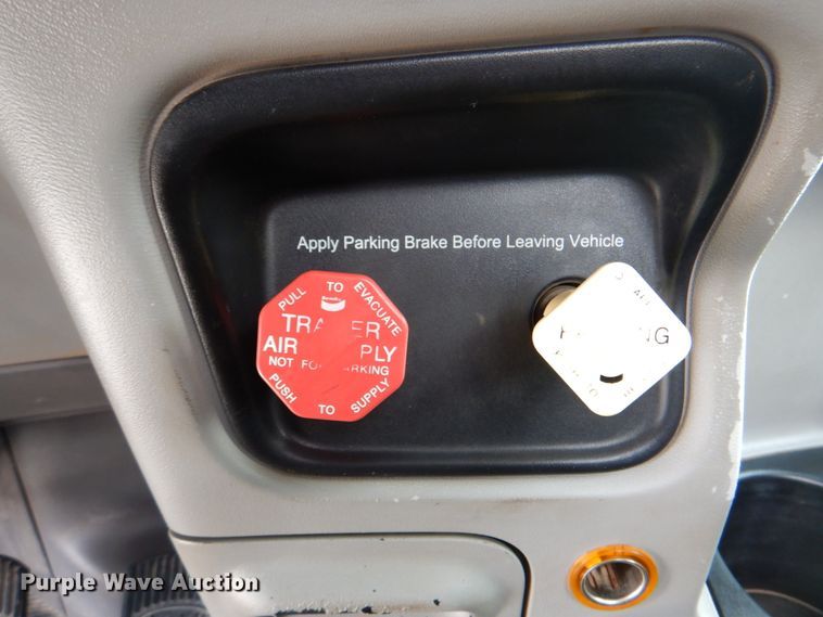 image for item DK5597 2008 Peterbilt 389  semi truck