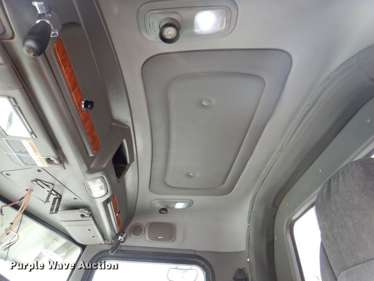 image for item DK5597 2008 Peterbilt 389  semi truck