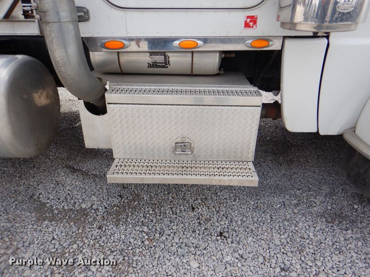 image for item DK5597 2008 Peterbilt 389  semi truck
