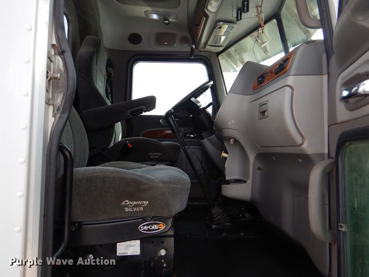 image for item DK5597 2008 Peterbilt 389  semi truck