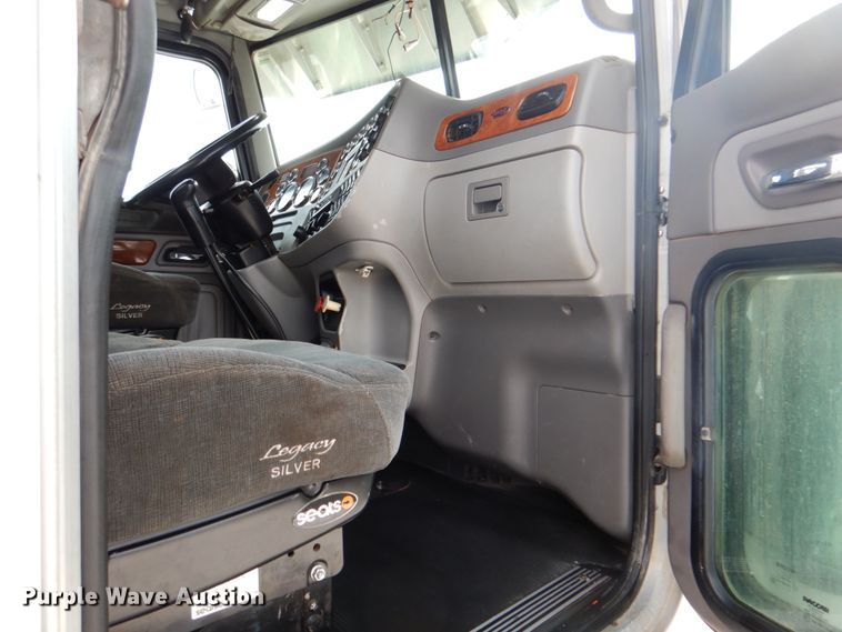 image for item DK5597 2008 Peterbilt 389  semi truck