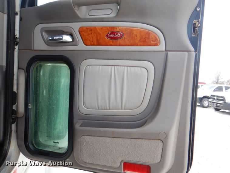 image for item DK5597 2008 Peterbilt 389  semi truck